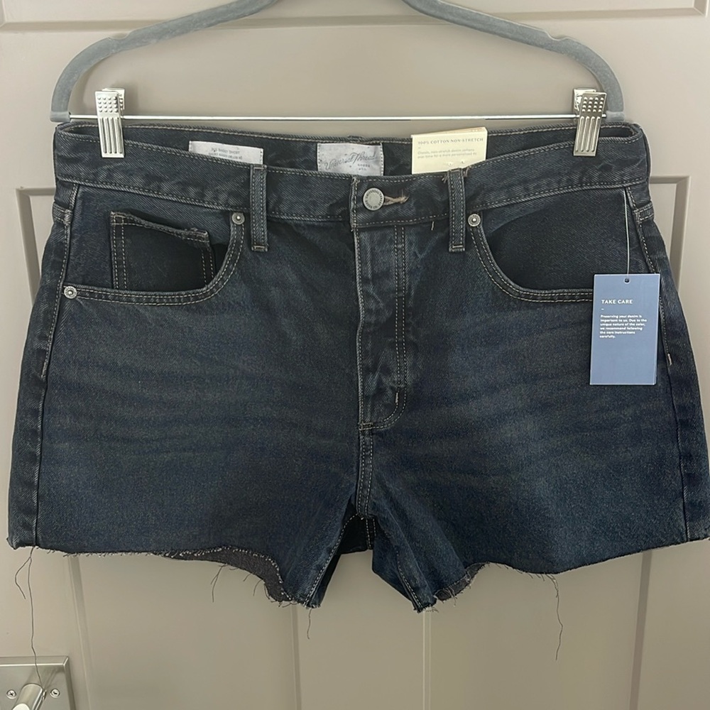 Universal Thread, Mid-Rise, 90’s Baggy Short. Size 10, 4” inseam